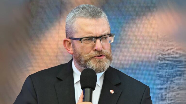Skandaliczne słowa Grzegorza Brauna. Sejm przyjął uchwałę - INFBusiness