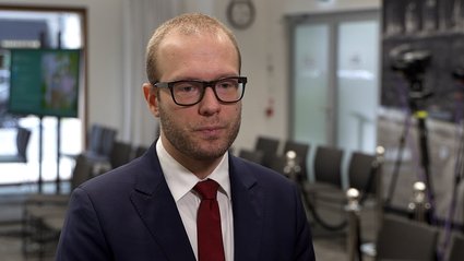 Branża piwowarska generuje rocznie ponad 20,5 mld zł w polskiej gospodarce. Spadki sprzedaży i produkcji piwa wpływają również na inne sektory.
