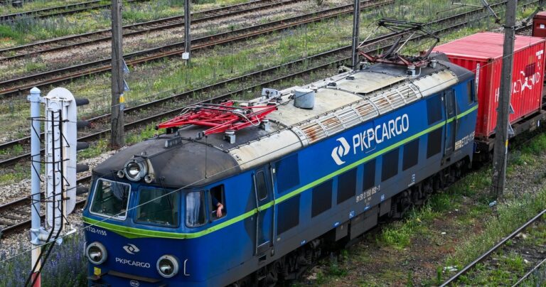 Pracownicy kolei protestują, blokują drogi. 2500 pracowników zostanie zwolnionych. - INFBusiness
