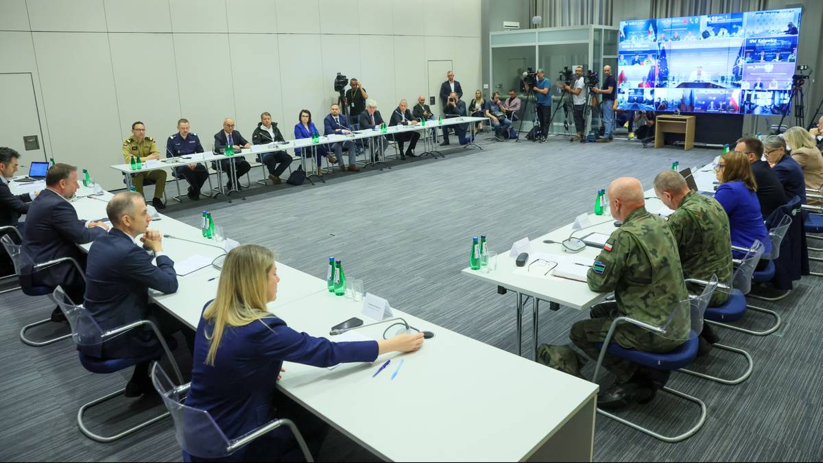 W związku z sytuacją pogodową w Polsce został powołany sztab kryzysowy Burze i ulewy nad Polską. Zespół kryzysowy spotyka się