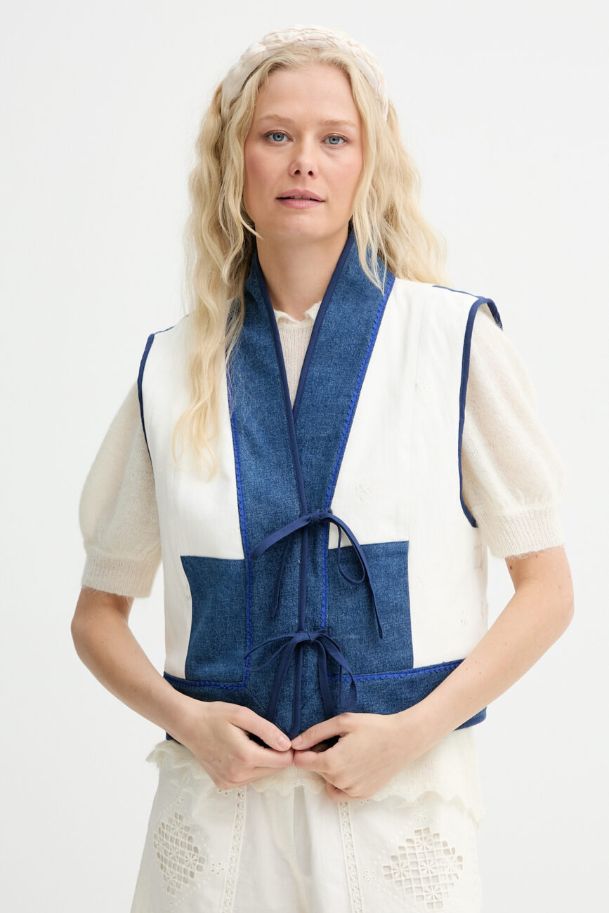 Answear.com, wspólnie z INTU Circularity i Caruma, wyznacza nowy kierunek dla polskiego e-commerce’u modowego. Najnowsza odsłona projektu Renewed to pierwsza w kraju kolekcja z recyklingu, wyposażona w cyfrowe paszporty produktów (DPP), które zapewniają pełną transparentność w całym łańcuchu wartości i potwierdzają autentyczność historii każdego elementu garderoby. To pierwsze cyfrowe paszporty dla produktów z recyklingu w Polsce! Answear.com rozpoczyna eko-rewolucję - Fashion Business - INFBusiness