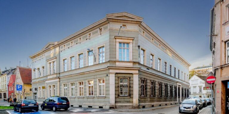 Działki, biura i lokale użytkowe w Polsce. Na rynku w całej Polsce pojawiło się ponad 200 nieruchomości inwestycyjnych. - INFBusiness