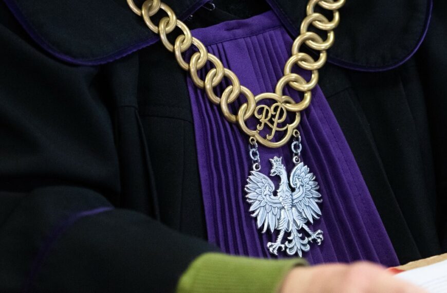 Minister ogłosił decyzję. Waldemar Żurek zapowiada podwyżkę pensji o 1000 zł.