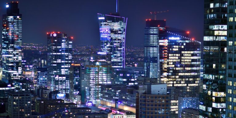 Zakaz nocny w Warszawie pod znakiem zapytania. Radni rozważą ten pomysł. - INFBusiness