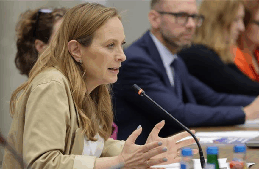 „Zajęta obroną swojego miejsca podczas rekonstrukcji”. Lewicowa posłanka atakuje ministra KPO