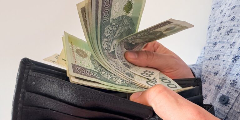 Pensje w Polsce rosną. Czy zarabiasz tyle samo? Nowe dane GUS - INFBusiness