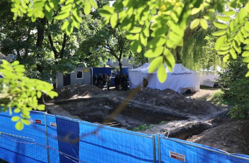 Zakończono ekshumacje we Lwowie. Odnaleziono szczątki kilkudziesięciu osób.