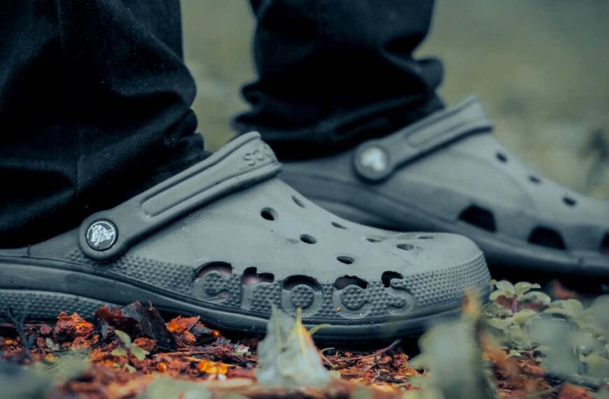 Akcje Crocs spadają o 30%. Co dalej z firmą?