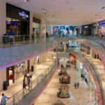 Rozbiórka centrum handlowego Land na Służewie. Co dalej z projektem? Na zdjęciu wnętrze centrum handlowego.