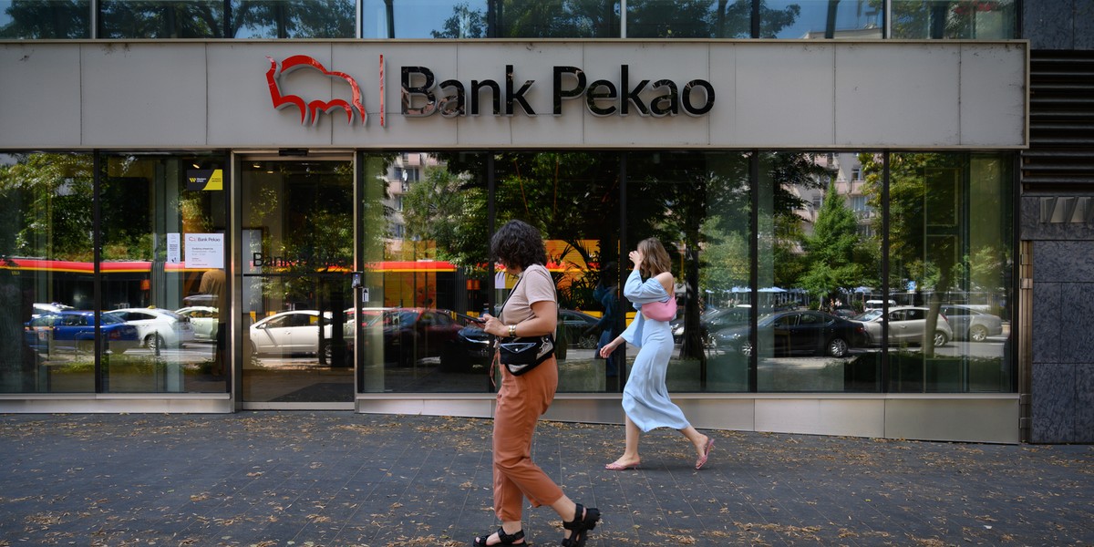 Pekao dołączyło do grona instytucji finansowych, które odnotowały solidne wyniki za drugi kwartał i połowę roku. Kadra zarządzająca podkreśla znaczący wzrost aktywności kredytowej, przy czym znaczny wzrost przychodów i zdyscyplinowane zarządzanie kosztami przyczyniły się do znacznej poprawy wyników operacyjnych. Pekao opublikowało wyniki finansowe za II kwartał 2025 r., osiągając zysk netto w wysokości 1,6 mld zł.