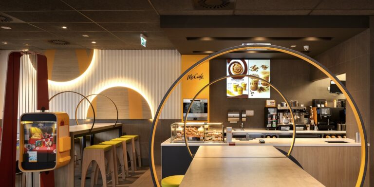 Franczyzobiorca McDonald's gra zespołowo. Artur Pokorski łączy biznes z wartościami. - INFBusiness