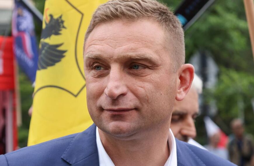 Ciemne chmury nad Robertem Bąkiewiczem? Nowa decyzja prokuratury