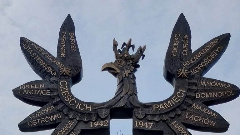 Pomnik Ofiar Zbrodni Wołyńskiej został zdewastowany. Policja poszukuje sprawcy. - INFBusiness