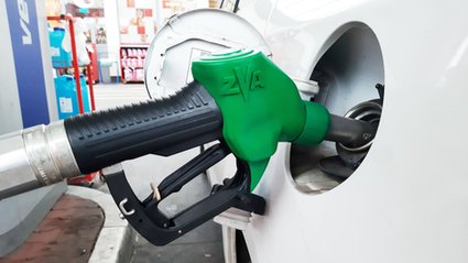 Ceny paliw pozostają stabilne. Eksperci ostrzegają przed zmianą już w sierpniu.