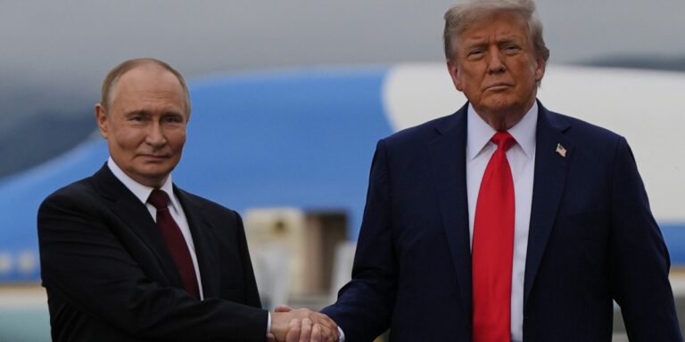 O czym po cichu rozmawiają Donald Trump i Władimir Putin? - INFBusiness