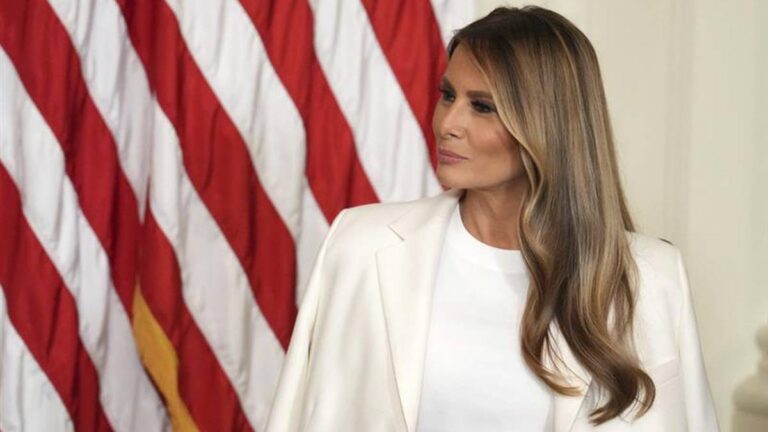 Putin otrzymał list od Melanii Trump. Prezydent USA wręczył mu go osobiście. - INFBusiness