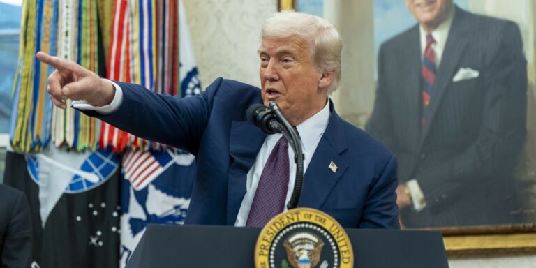 Cła Trumpa oficjalnie weszły w życie. Na liście znajduje się 70 krajów i Unia Europejska. Kto ucierpi najmocniej? - INFBusiness