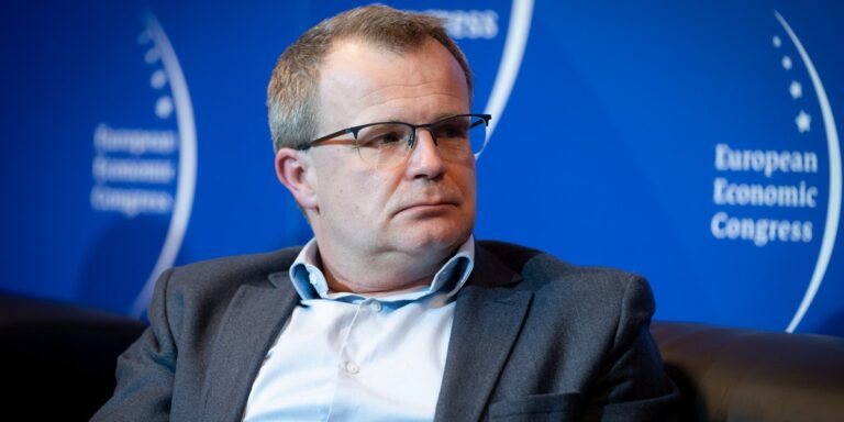 Obniżki stóp procentowych w Polsce. Członek Rady Polityki Pieniężnej o tym, co przyniesie druga połowa roku. - INFBusiness