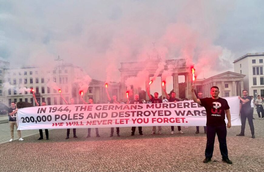 Mentzen podczas „godziny W” w Berlinie. „Nie damy im zapomnieć”