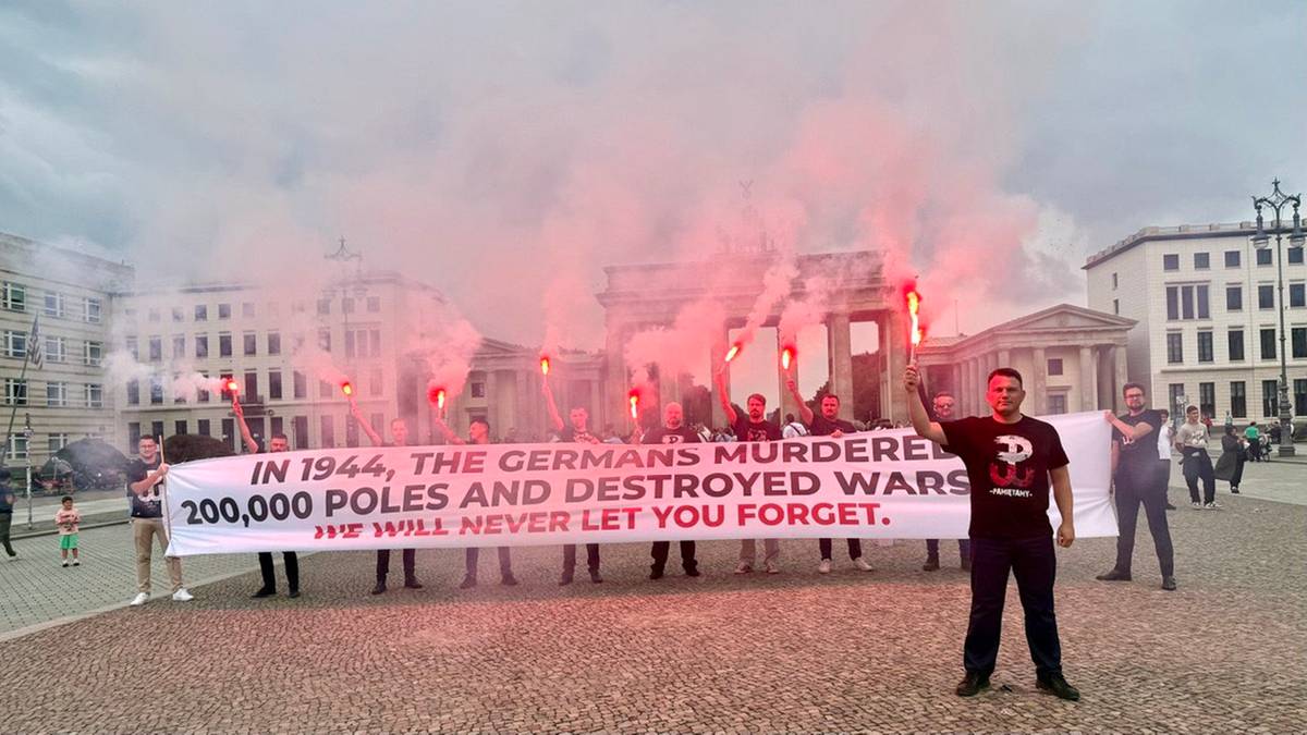 Sławomir Mentzen i przedstawiciele New Hope świętują rocznicę Powstania Warszawskiego w Berlinie Mentzen w