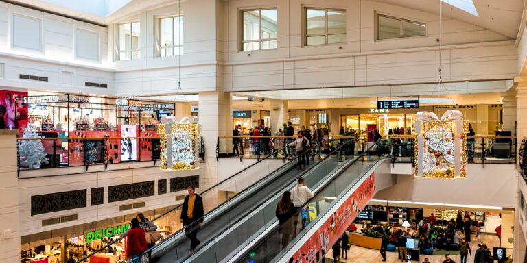 Polacy zaczynają wydawać więcej i odważniej. Sprzedaż detaliczna przewyższa prognozy. - INFBusiness