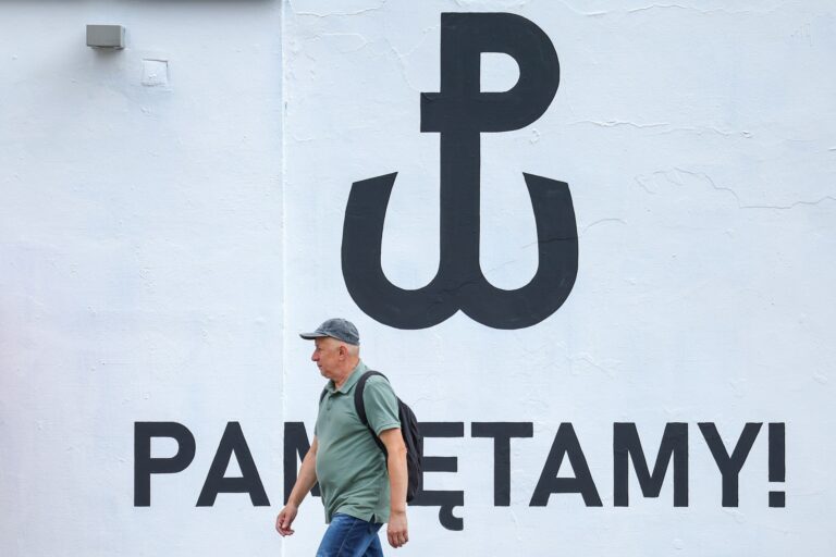 Sondaż Rzeczpospolitej: Czy Powstanie Warszawskie powinno wybuchnąć? Polacy podzieleni, ale mniej - INFBusiness
