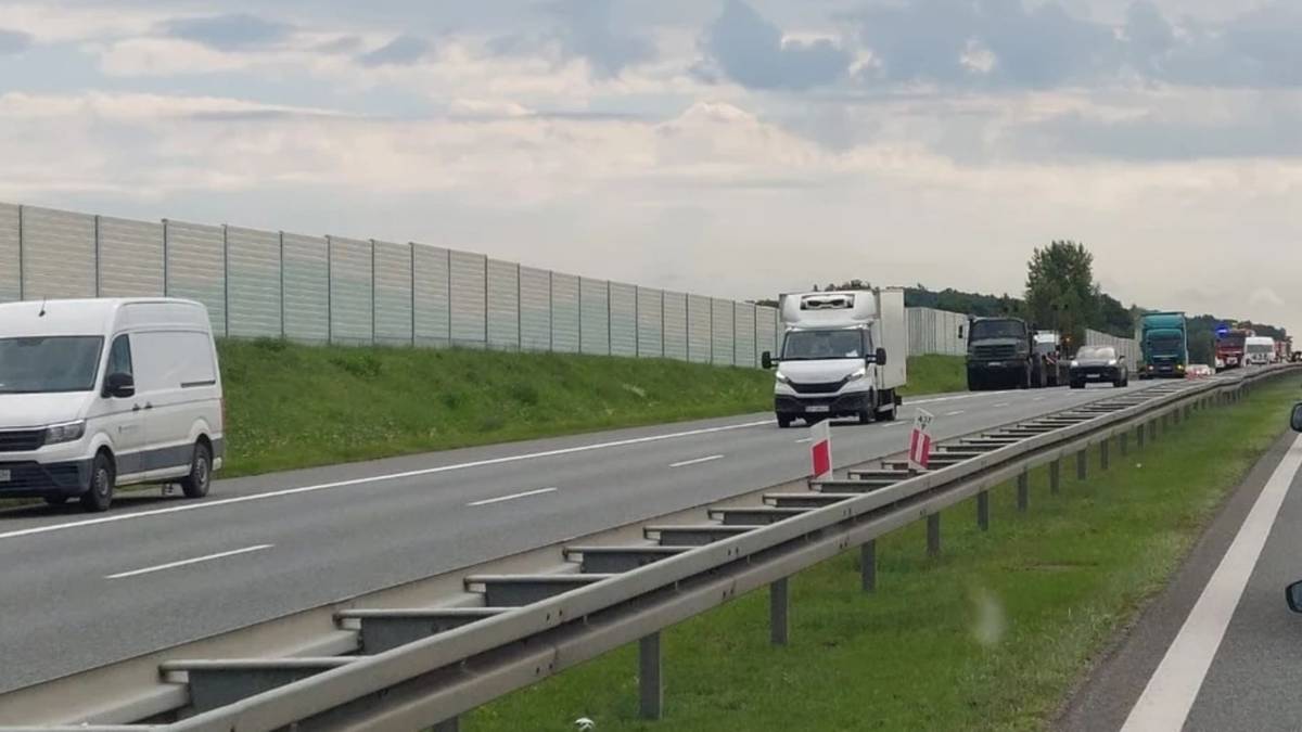 Transport wojskowy brał udział w kolizji na autostradzie Wypadek pojazdu wojskowego na autostradzie A4, ofiary śmiertelne