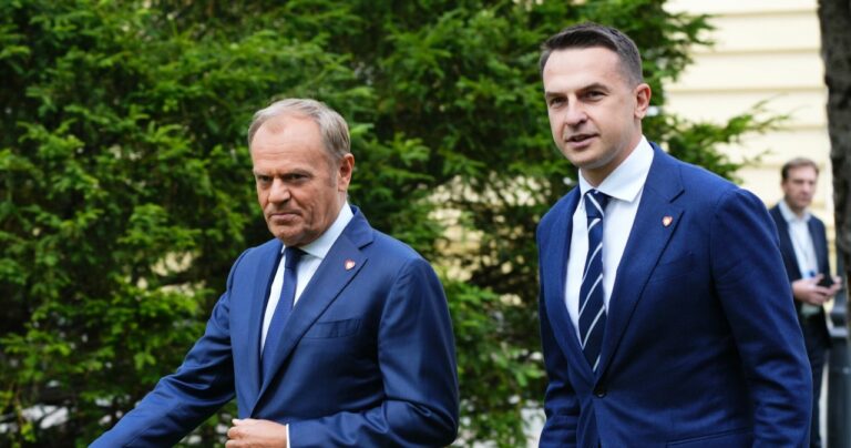Rzecznik rządu Adam Szłapka poszukuje pracowników. Pensja wynosi blisko 10 000 zł. - INFBusiness