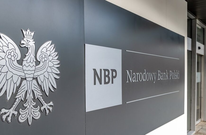 NBP: Złoty umacnia się względem dolara. Możliwy jest negatywny wynik finansowy.