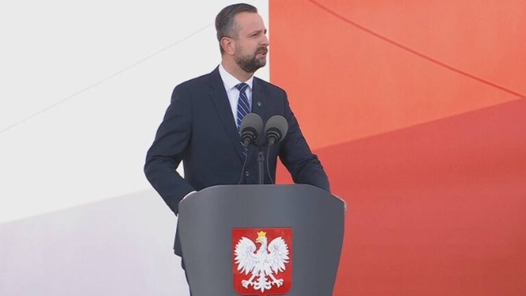 W stronę Kosiniaka-Kamysza skierowano okrzyki i gwizdy. Tak odpowiedział tłumowi. - INFBusiness