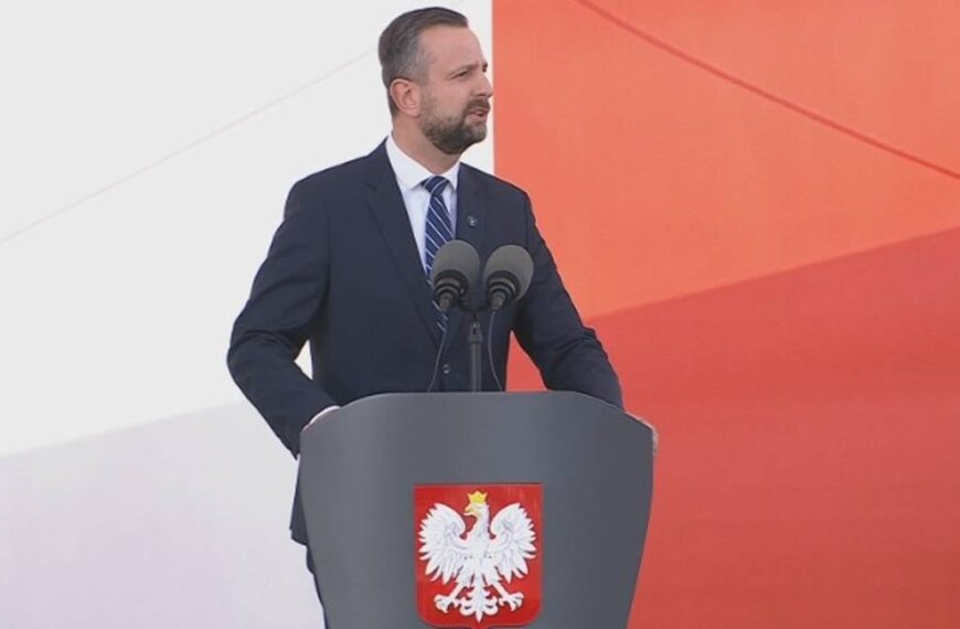 W stronę Kosiniaka-Kamysza skierowano okrzyki i gwizdy. Tak odpowiedział tłumowi.