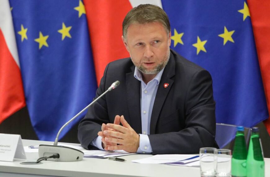 Przedłużono kontrole graniczne. Rząd wyznacza nowy szlak migracyjny.