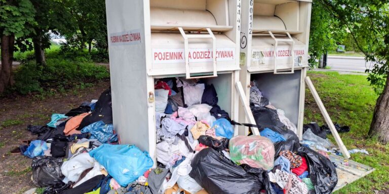 Chaos na rynku odzieży używanej. Trafiają do kominka albo do lasu. - INFBusiness