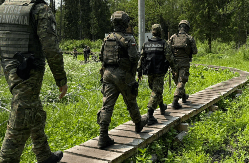 Migranci wkroczyli do Polski. Trwają poszukiwania kilku osób.