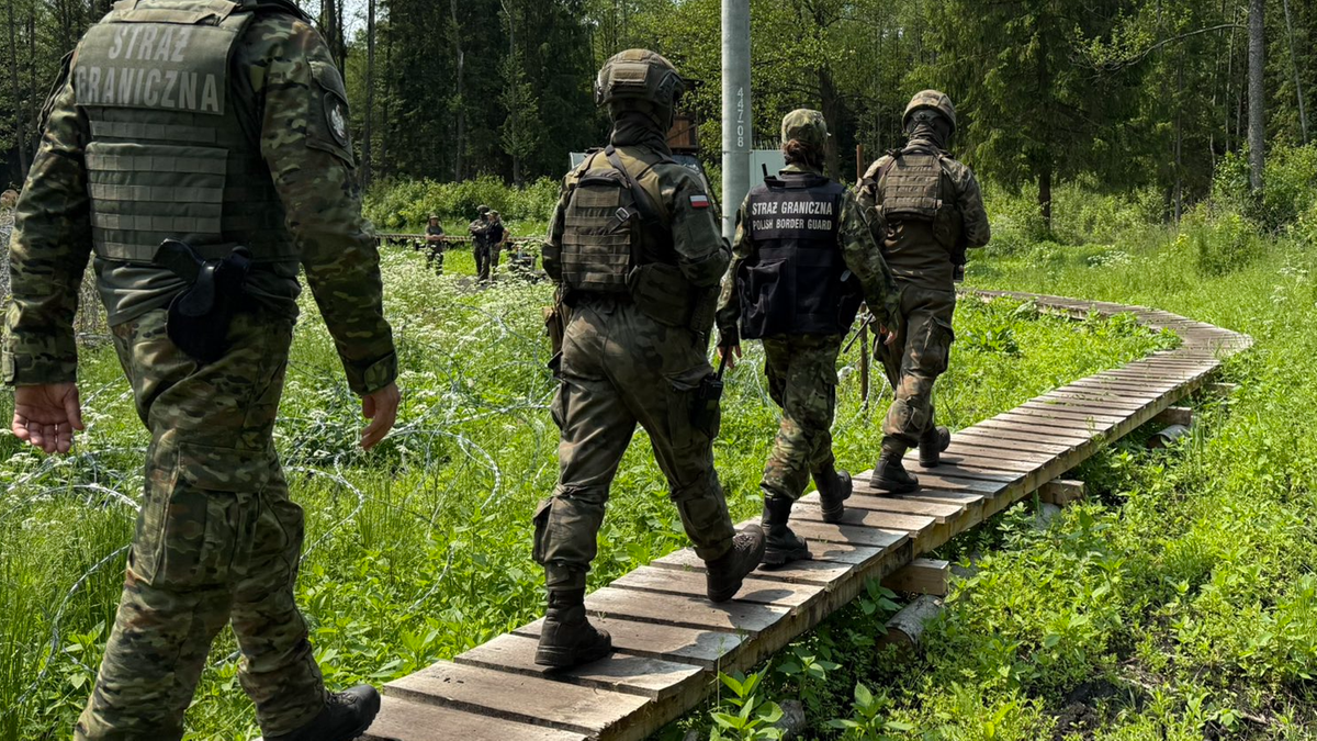 Migranci przekroczyli granicę z Polską. Władze poszukują wielu osób.