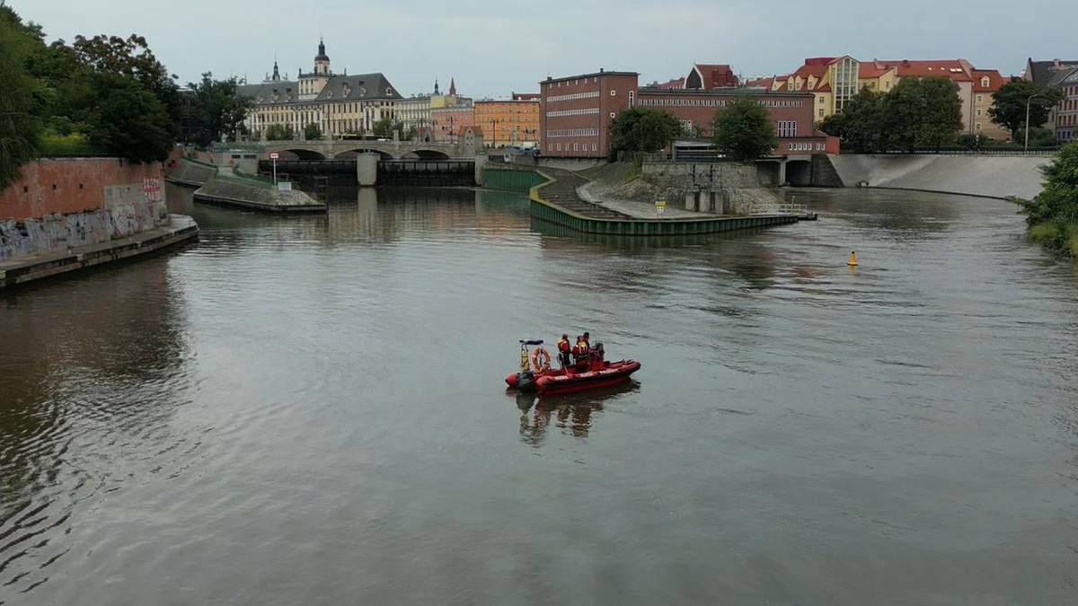 Z Odry we Wrocławiu wyłowiono ciało młodego mężczyzny. Dramat we Wrocławiu. Ciało młodego mężczyzny wyrzucone na brzeg Odry.