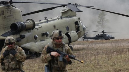Chinooki zastąpią Apache'y. Ministerstwo rozważa renegocjację zakupu śmigłowców od USA.