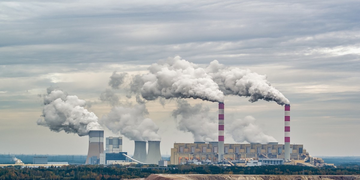 Elektrownia Bełchatów (na zdjęciu) reprezentuje historię działalności PGE. Przyszłościowe strategie koncentrują się na energetyce wiatrowej, gazie ziemnym i systemach magazynowania energii.