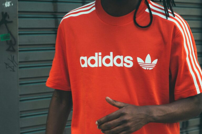 Adidas i cła. Jak straty w wysokości 200 milionów euro wpłyną na ceny butów? - INFBusiness