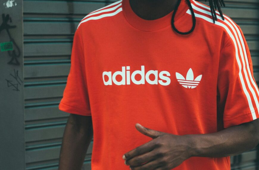 Adidas i cła. Jak straty w wysokości 200 milionów euro wpłyną na…