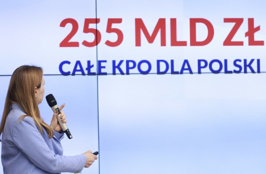 Nowy megaprzetarg na laptopy, stare grzechy. Tempo wdrażania KPO zmienia wszystko.