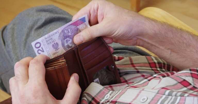 Podwyżka płacy minimalnej. Tyle będziesz zarabiać za godzinę w 2026 roku. - INFBusiness
