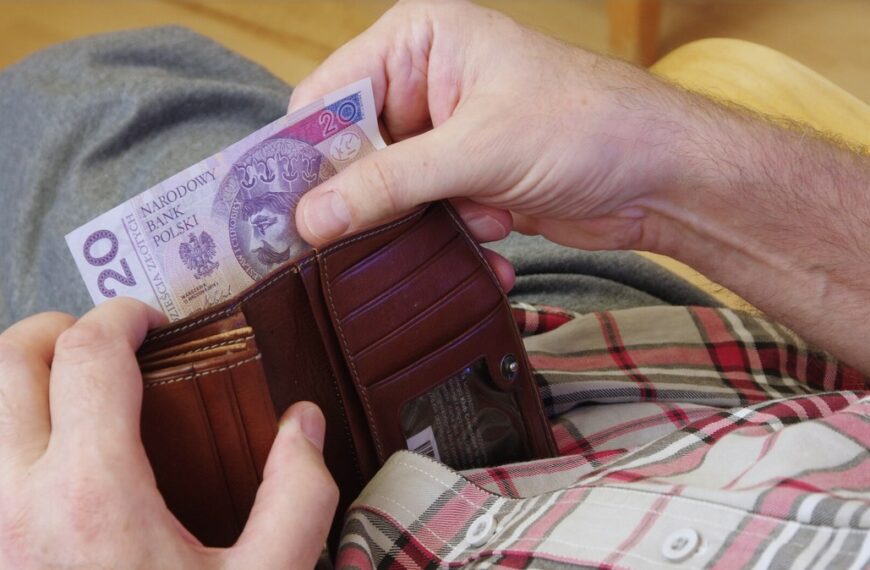 Podwyżka płacy minimalnej. Tyle będziesz zarabiać za godzinę w 2026 roku.