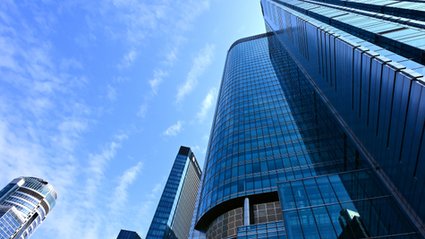 Stopy procentowe spadają, a zyski banków rosną. Oto wyjaśnienie.
