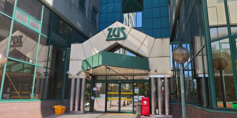 Polacy wymuszają L4. ZUS ściągnął ciężką broń. - INFBusiness