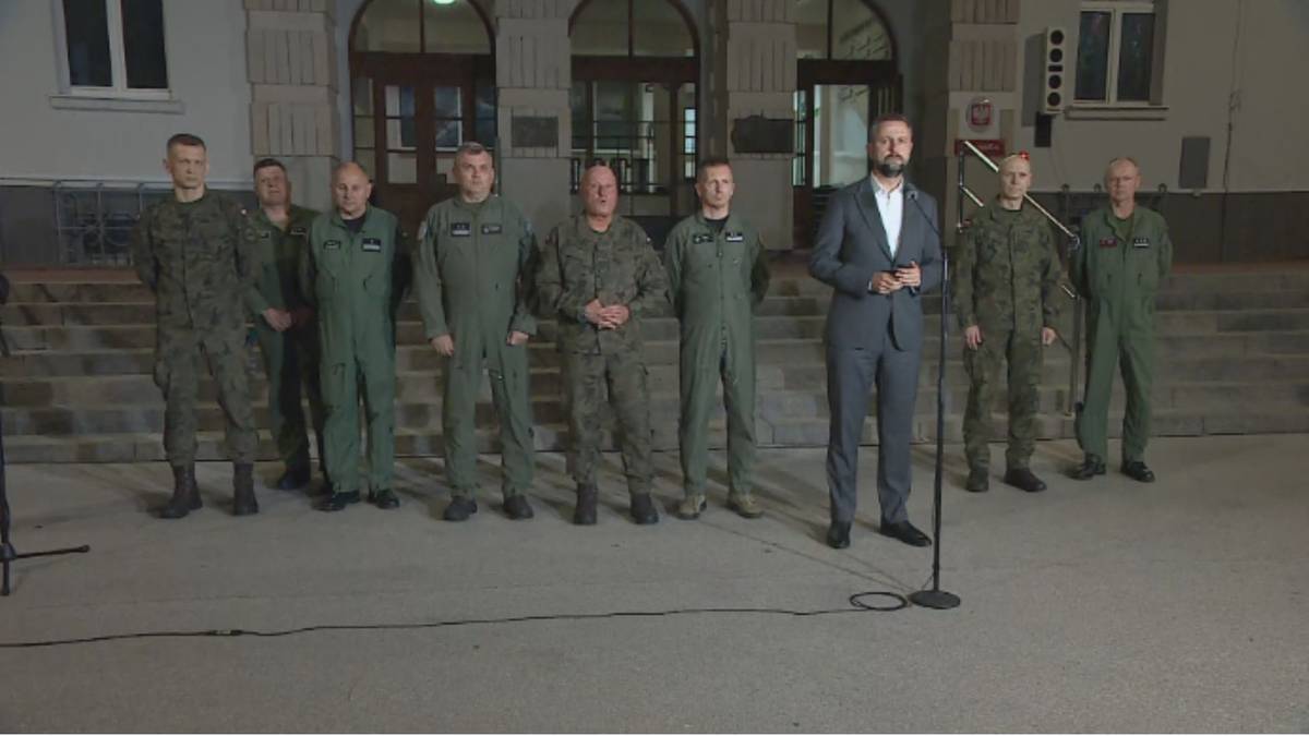 Minister obrony odniósł się do incydentu z samolotem F-16 w Radomiu Katastrofa F-16 w Radomiu. Specjalna konferencja Ministra Obrony Narodowej