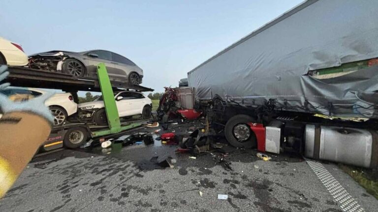 Tragedia na Podlasiu. Poważna kolizja z udziałem kilku ciężarówek. - INFBusiness