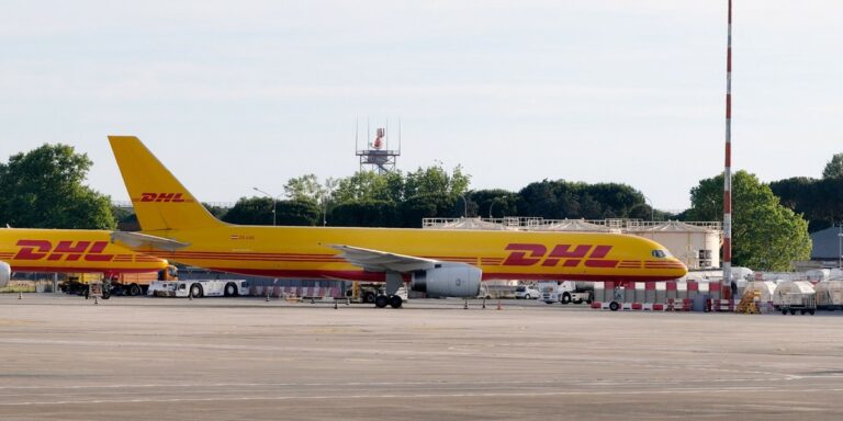 „Wysyłamy do USA”. DHL Express odpowiada Poczcie Polskiej - INFBusiness