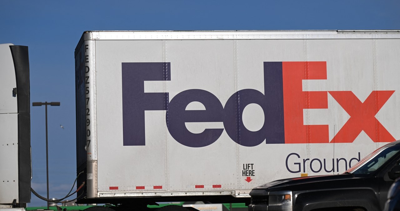Kolejne zwolnienia w FedEx. Pracę straci ponad 600 osób /AFP