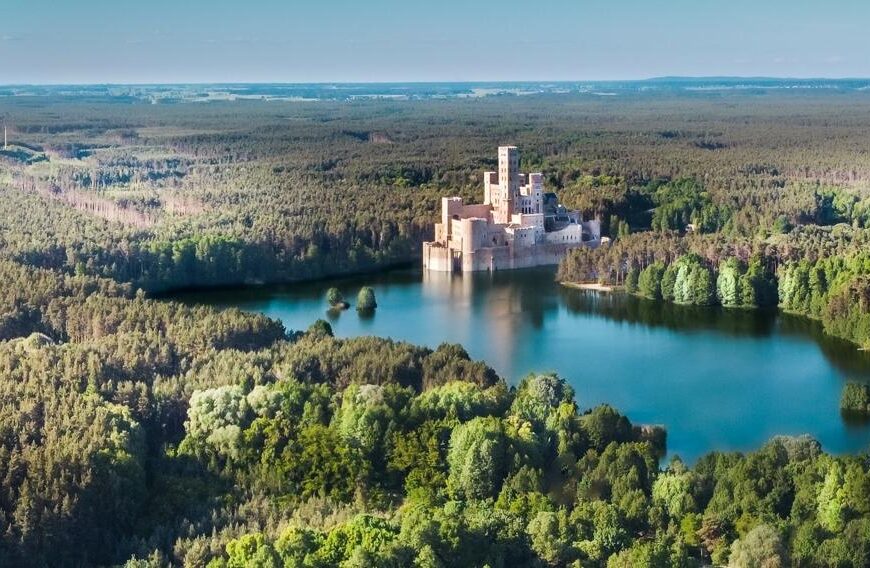 Słynna samowola budowlana. Wojewoda uznał ważność pozwolenia na budowę zamku w Stobnicy.
